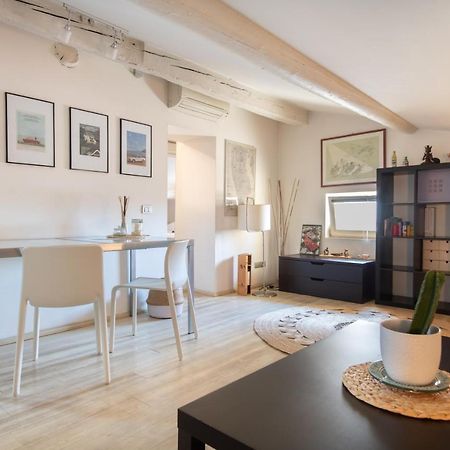 Stunning Top Floor Flat In The Heart Of Verona Exteriér fotografie